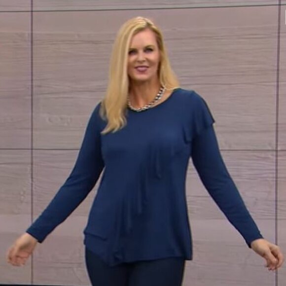 DG2 Diane Gilman Ruffle Front Top 613-558 - Picture 2 of 6